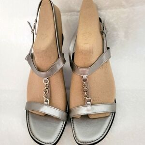 Brand new sandals size 9
